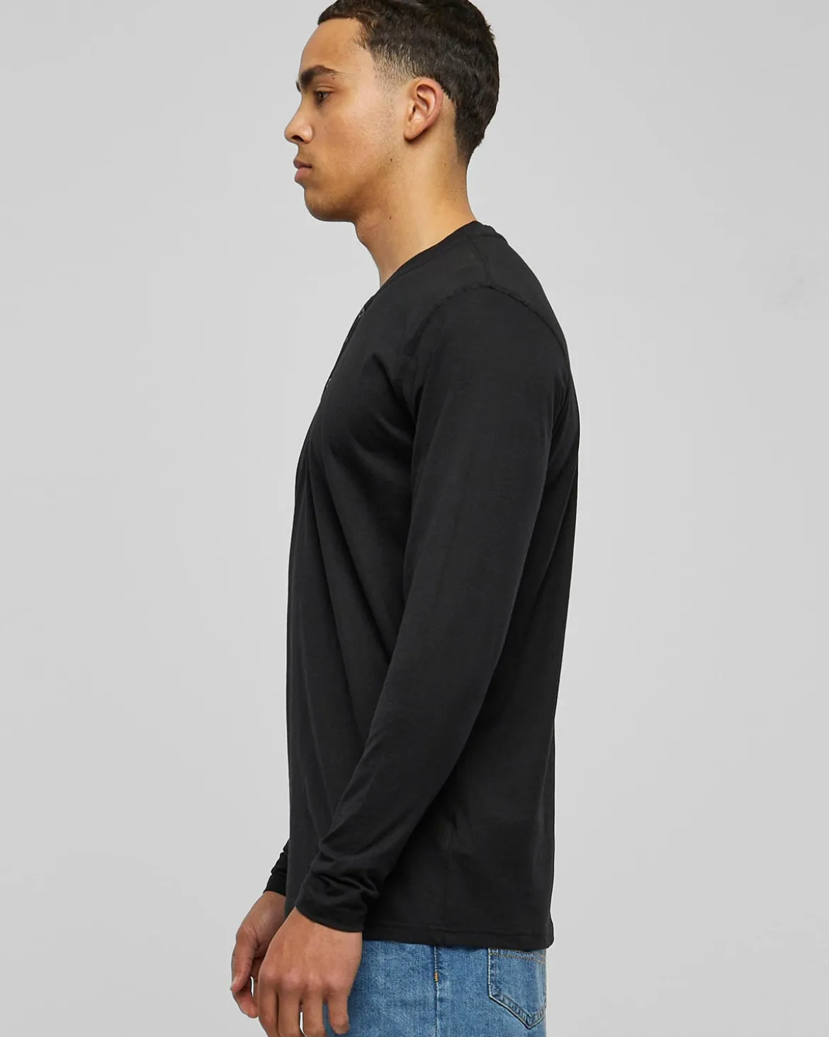 Basic Henley L/S pitkähihainen - Musta